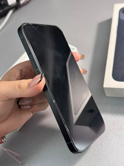 Продам iPhone 13
