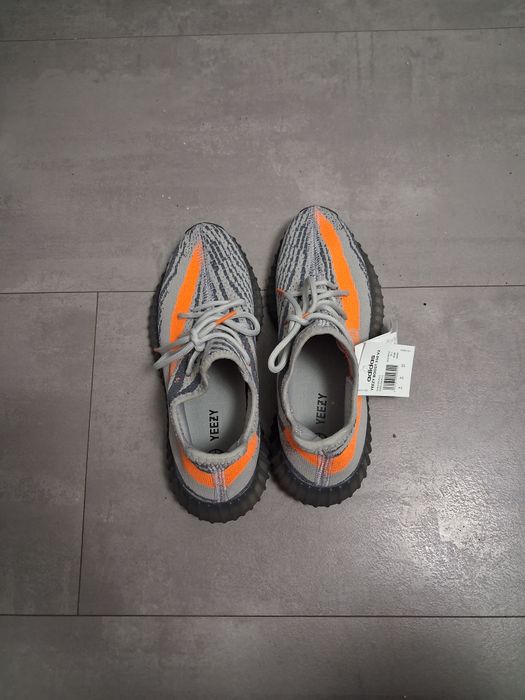 Yezzy 350.                                  .