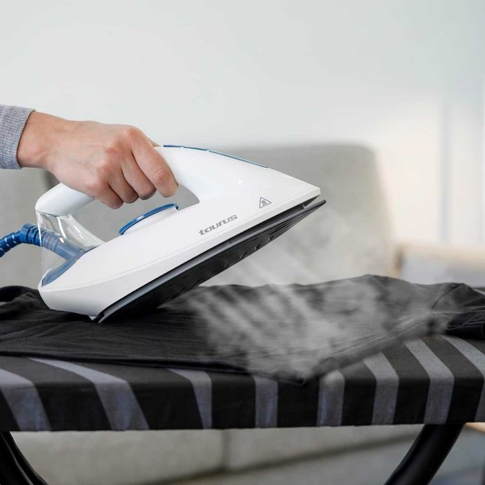 Парогенераторна ютия TAURUS Sliding Perfect 2400, удар от 250 g/min