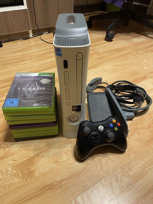 Xbox 360 (Напълно обслужен, специален ъпдейт + 1 Джойстик + 9 ТОП Игри