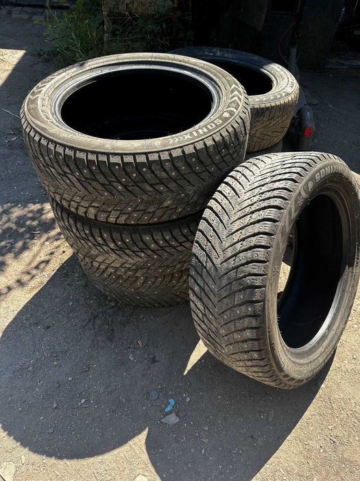 Продаю зимние шины SONIX 235/50 R18 (4шт)