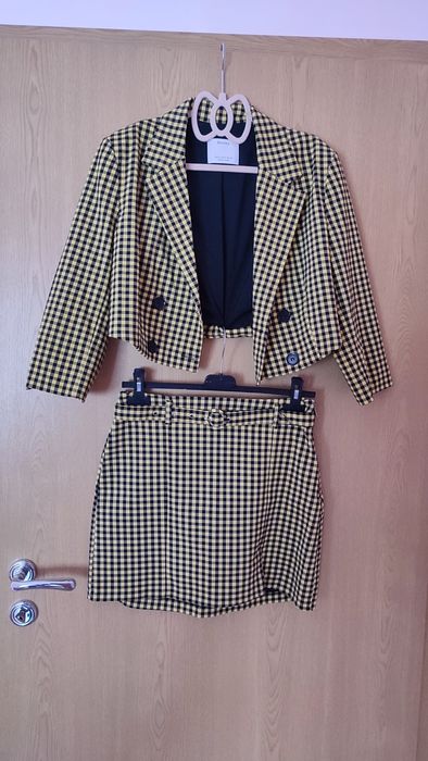 Costum carouri BERSHKA mărimea S-M