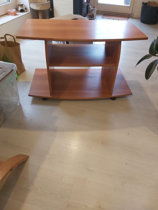Mobila tv, birou cu scaun.