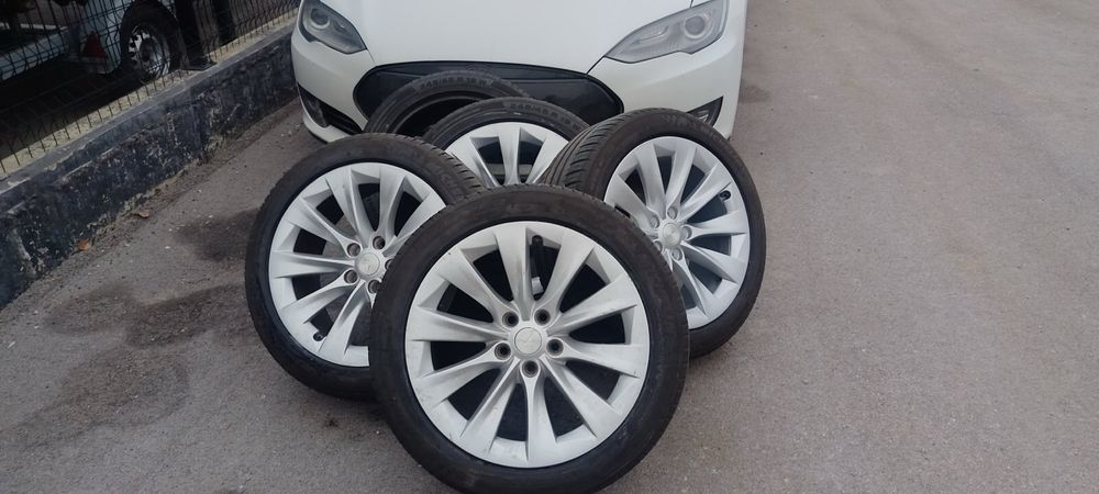 Джанти с Гуми за Тесла модел S Tesla Model S
