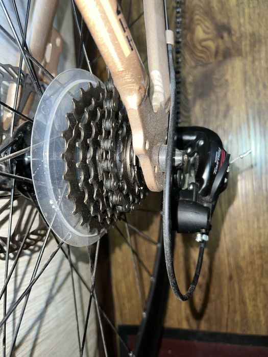 Шоссейный велосипед Trinx 2.1 + шлем