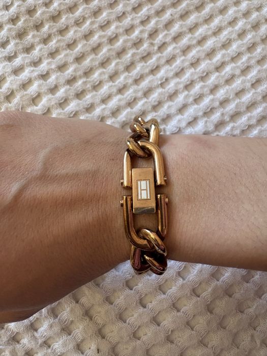 Гривни на Tommy Hilfiger