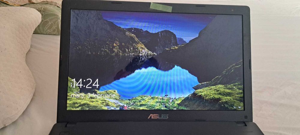 Laptop ASUS, cu incarcator