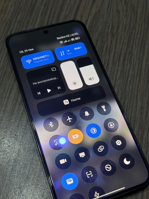Продаю Xiaomi 13 12/256 гб в отличном состоянии