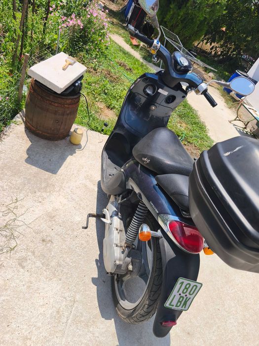 Продавам скутер Yamaha YT50