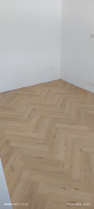Montator parchet laminat ,stratificat heringbond