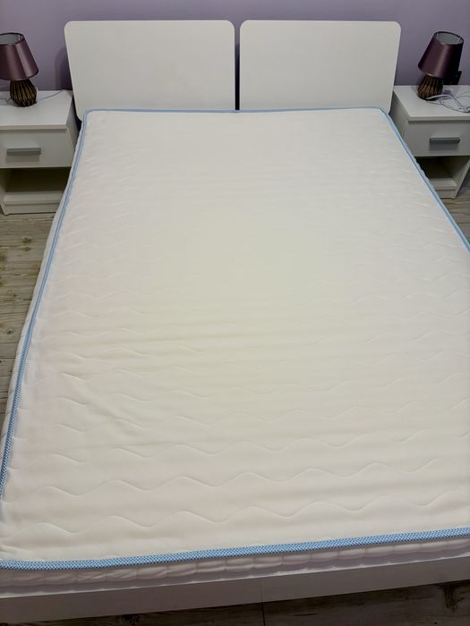 Легло с двулицев матрак, подматрачна рамка+2 нощни шкафчета (140/190)