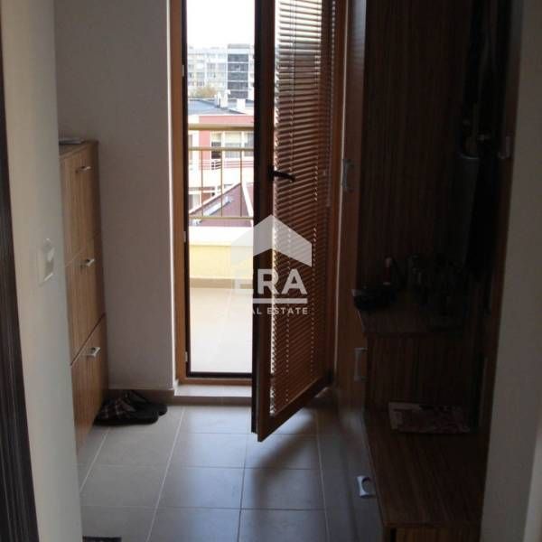 Маломерен тристаен апартамент в района на базар "Левски", с площ 50 кв