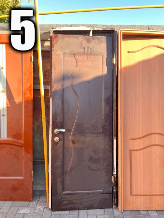 Прочные двери для дома и офиса