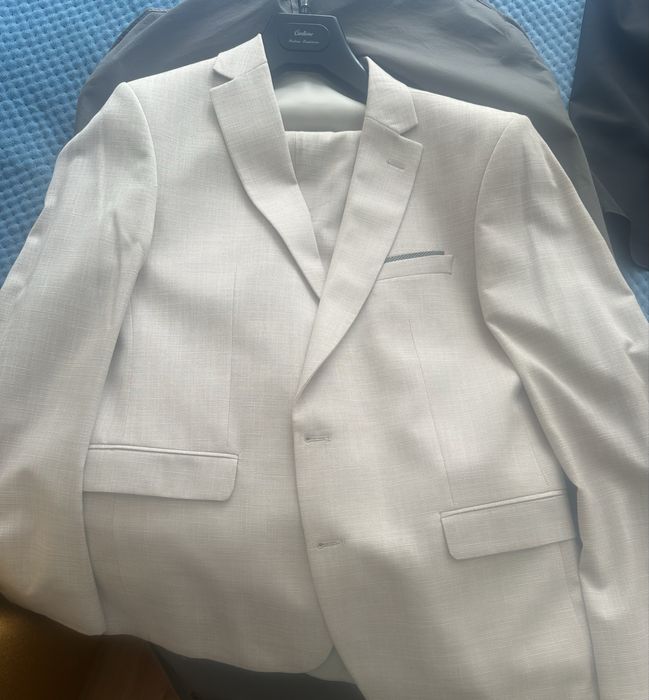 Продаю костюм тройку