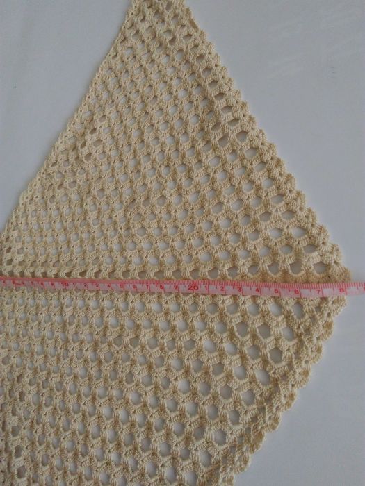 Ръчно плетени покривка за маса и комплект карета