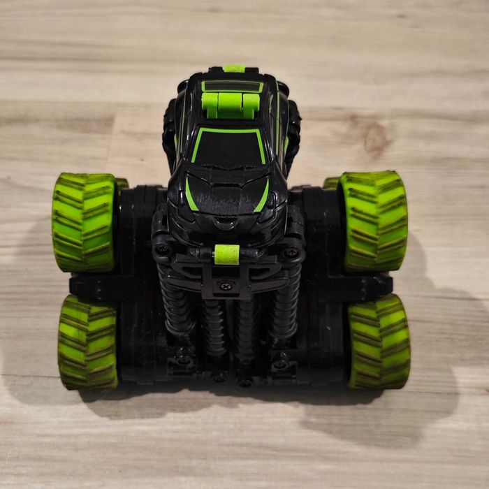 STUNT CAR играчка кола с дистанционно управление