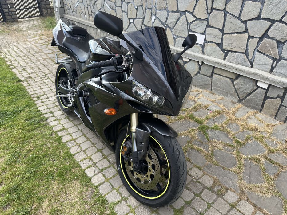 Yamaha R1 RN12 .