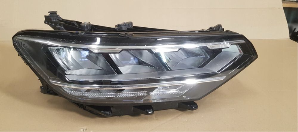 Фар Десен лед  far Led за Фолксваген Пасат Б8 фейс Vw Passat B8 facelift без забележки