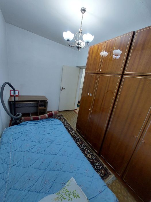 В самом центре города напротив 13 школы