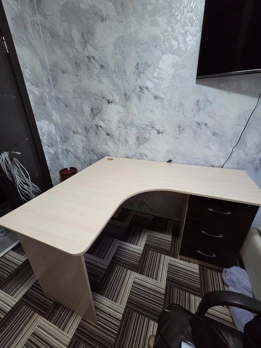 Стол компьютерный