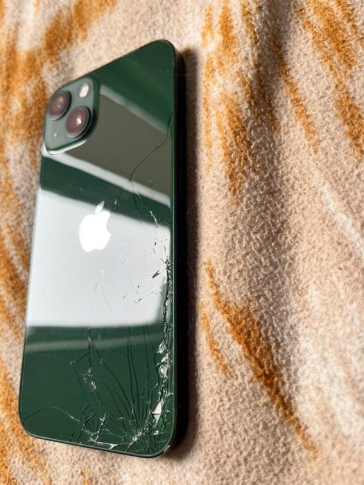 Продам айфон 13