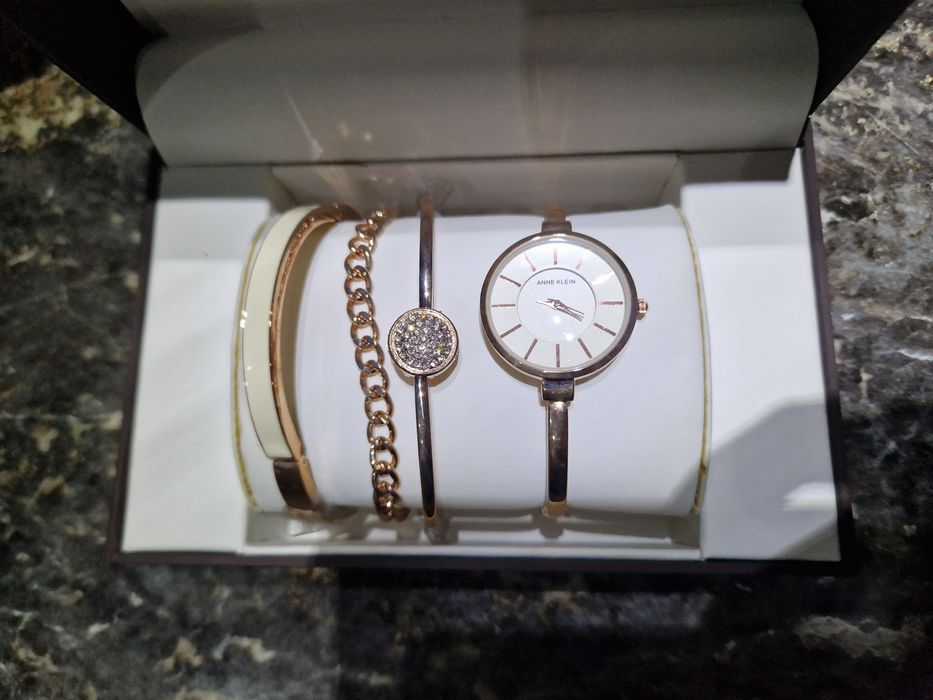 Часы женские Anne Klein
