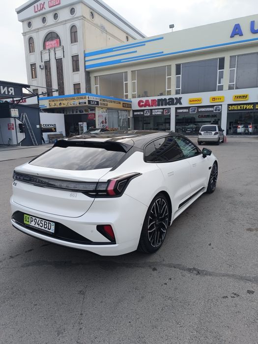 Zeekr 001 You pozitsiya