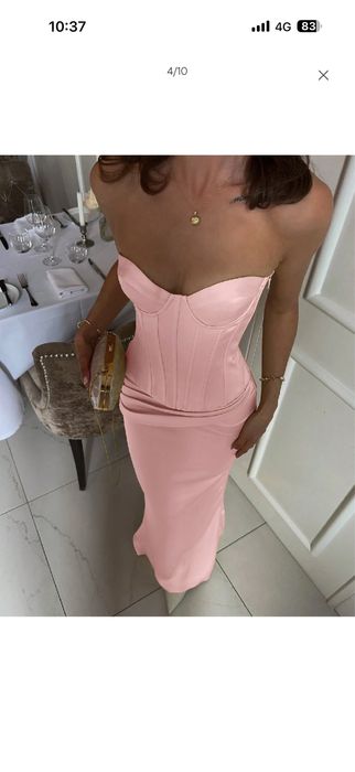 Compleu roz cu corset
