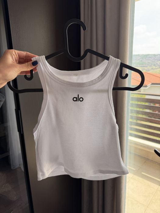 Alo Yoga бял и черен топ