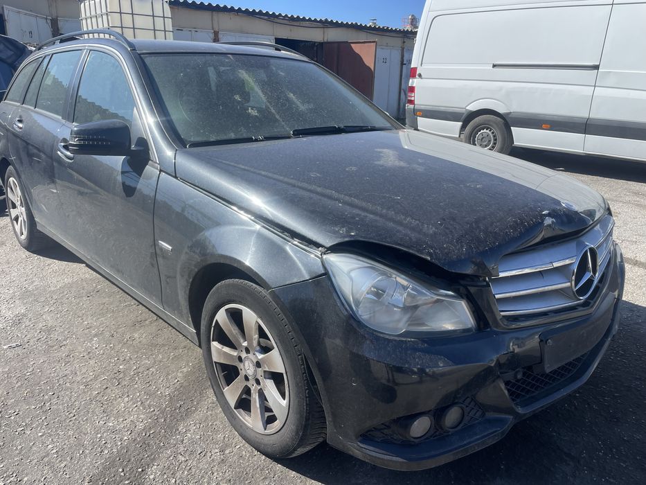 На части W204 Mecedes c 220 Facelift