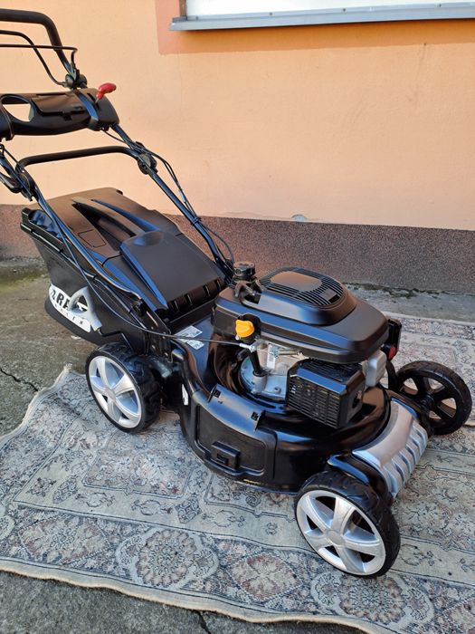 Masini de tuns iarba