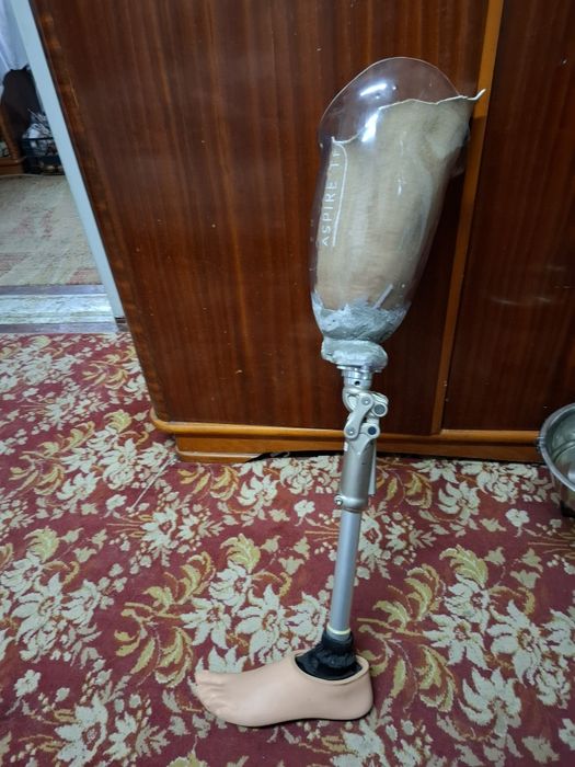 Proteză picior stang
