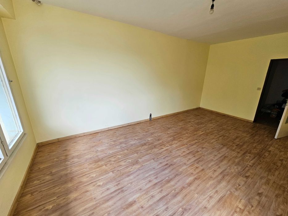 Продава се Двустаен апартамент в Разград, Орел - 75 кв.м за 782 €/кв.м - Снимка #1