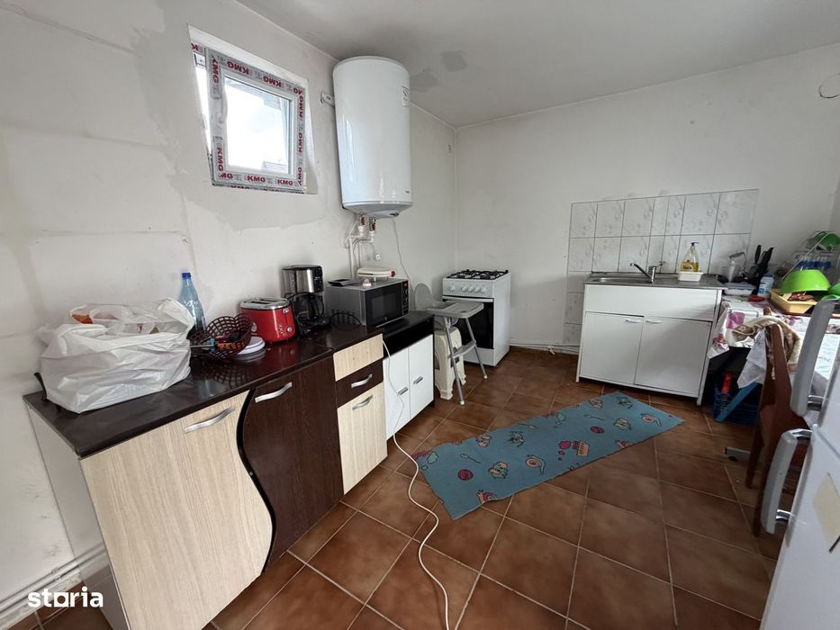 Casa Stalpeni, la asfalt, cu gaze, garaj, anexa, 3 camere, mobilata