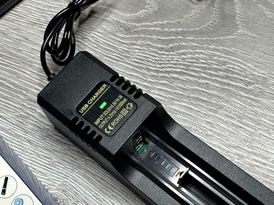 Incarcator de acumulatori 1 X 3,7V CU USB 18650, 26650 ETC.