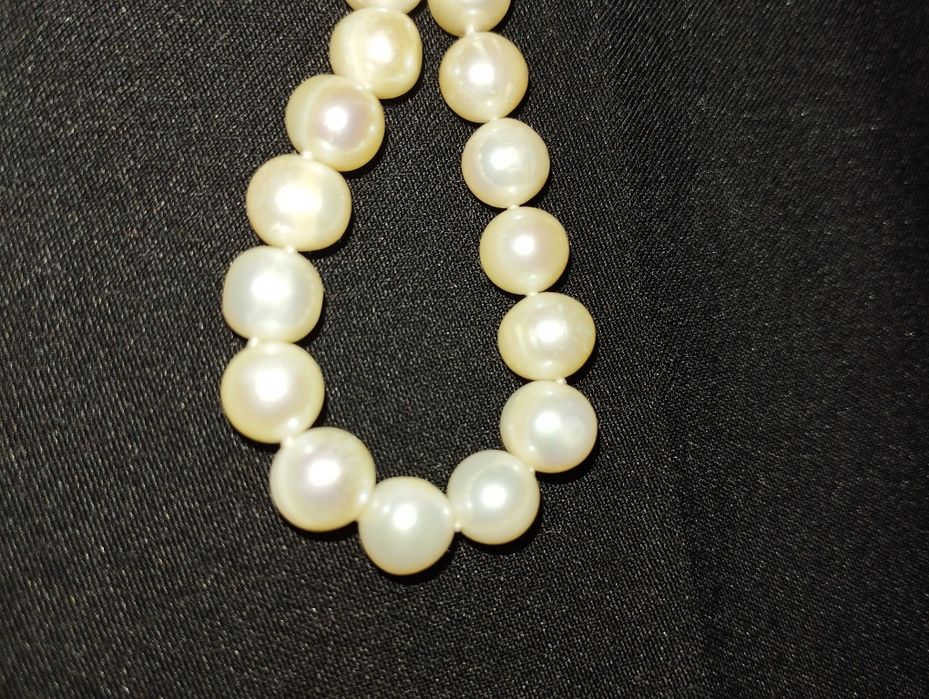 Бусы ( колье) из жемчуга.