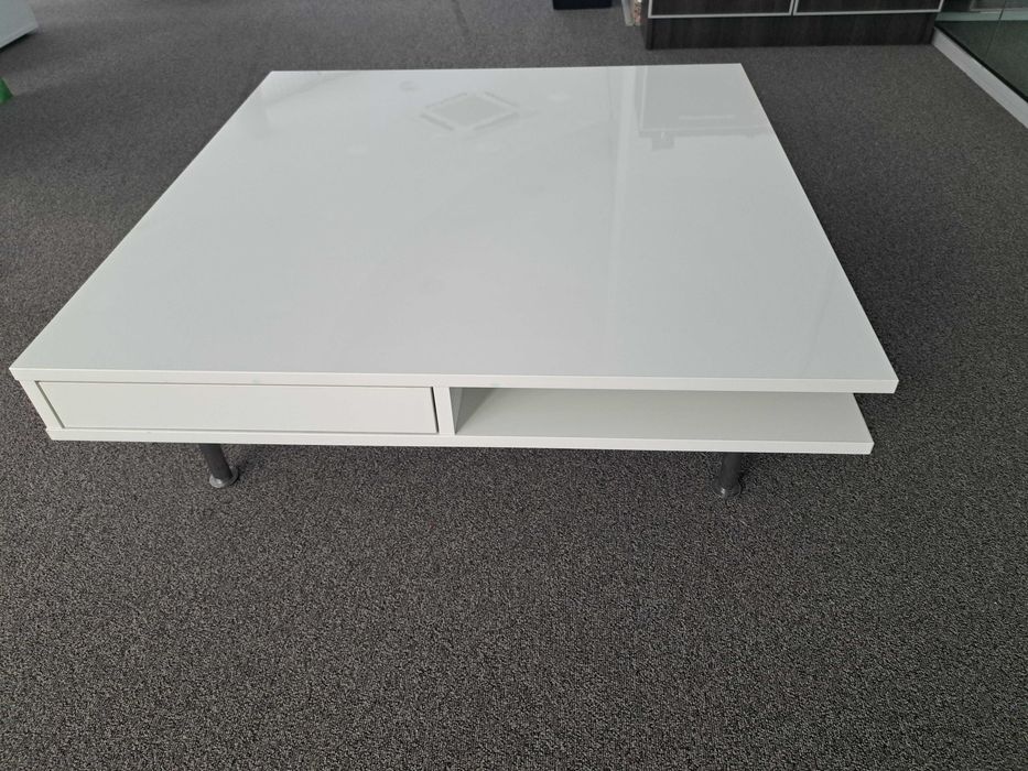 Птодавам ниска маса 300 лв