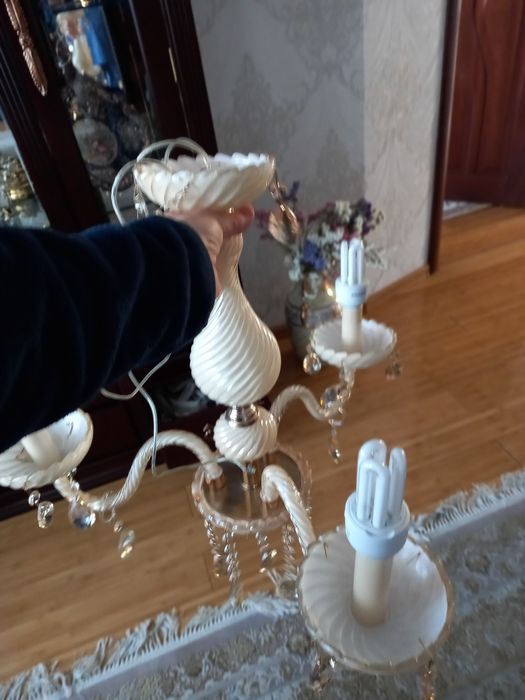Продам люстру трехрожковую