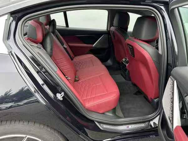 BMW i5 eDrive 40L M sport 713km