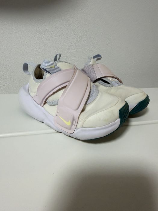 Pupucei Nike marimea 25