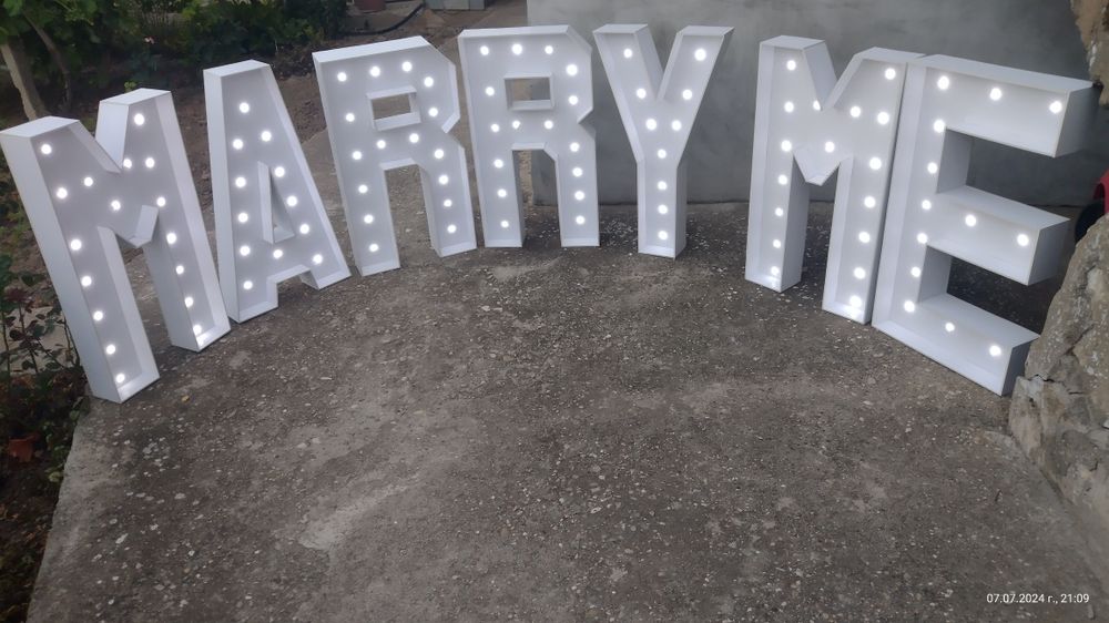 Светещи цифри, букви и надписи за декор