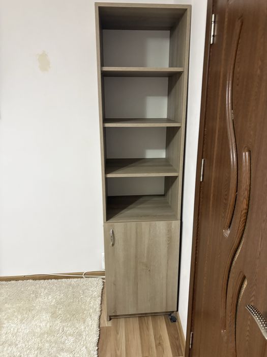 dulap inalt cu rafturi