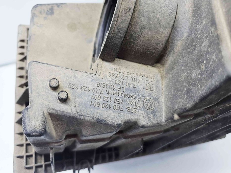 Carcasa filtru aer Volkswagen Transporter 5 (7HB, 7HJ) [Fabr 2004-2013