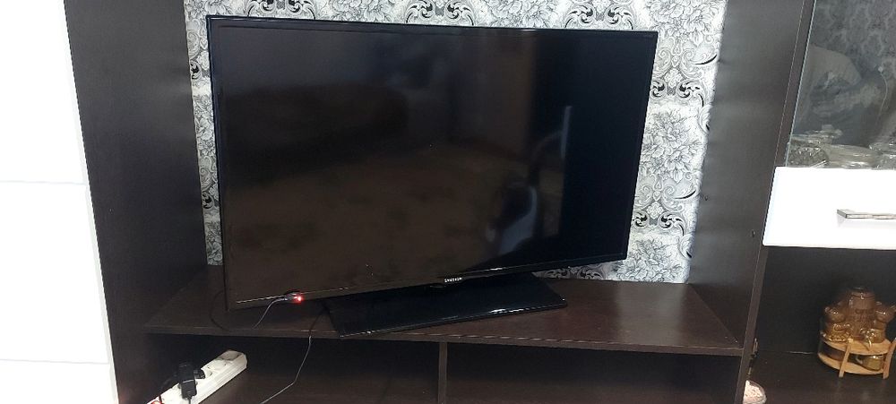 Телевизор б/у в отличном состоянии