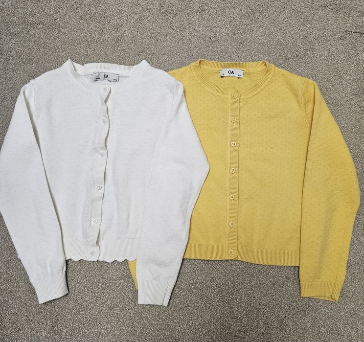 Set 2 pulovere fete H&M mărimea 128 – alb & galben, stare bună