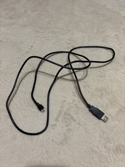 Продавам PS4 slim