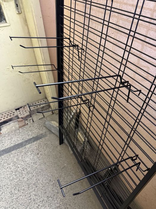 Стелаж за мартеници