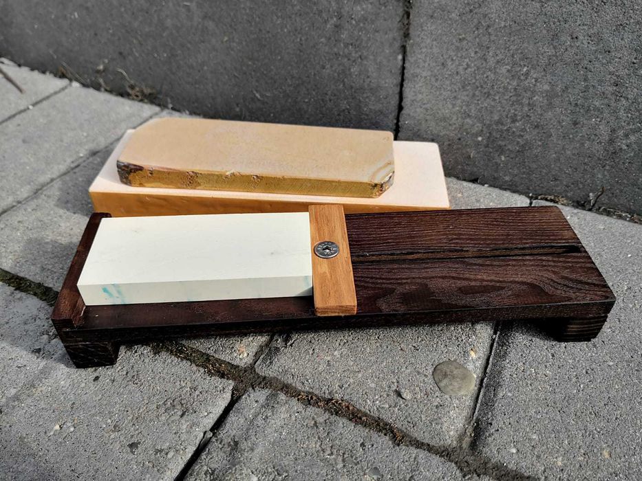 Suport universal din lemn pentru piatra de ascutit