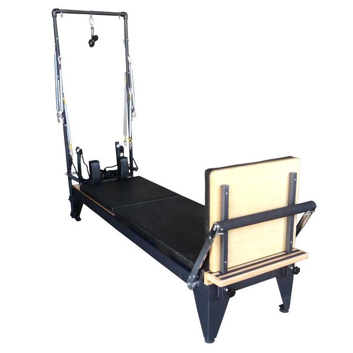 Vand aparate Reformer Pilates profesional cu turn, metal negru – aproape nou
