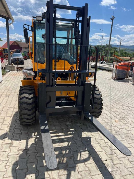 Stivuitor de teren Off Road – ridica 3,5 Tone , 50 Hp (Nou )